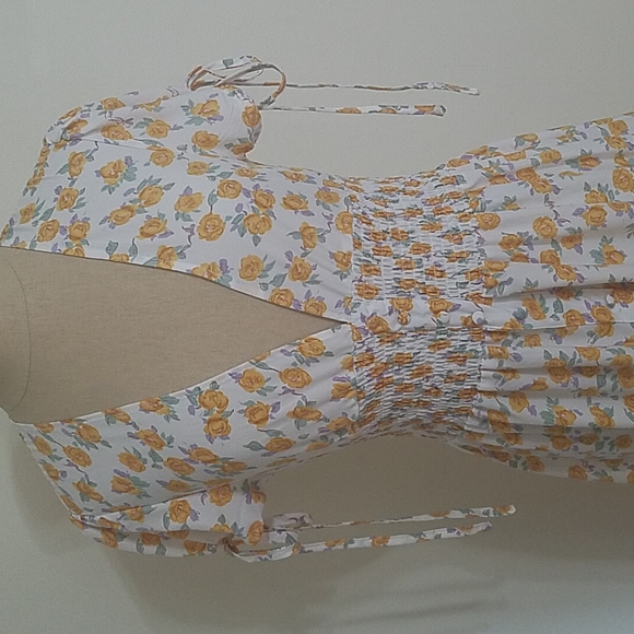 Ditsy Floral Plunge Tea Dress - Picture 2 of 8